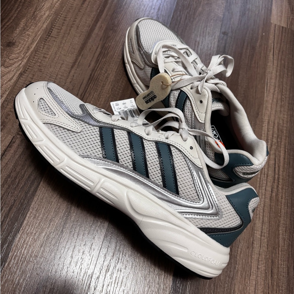 Adidas Men's Silver and Dark Green Sneakers